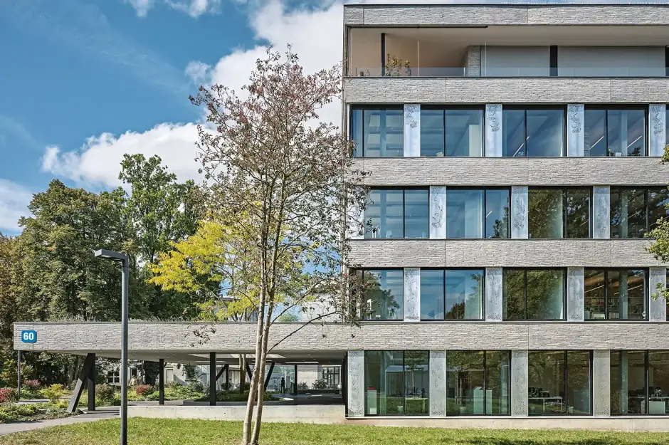 F26 Foto Aussen Frontal