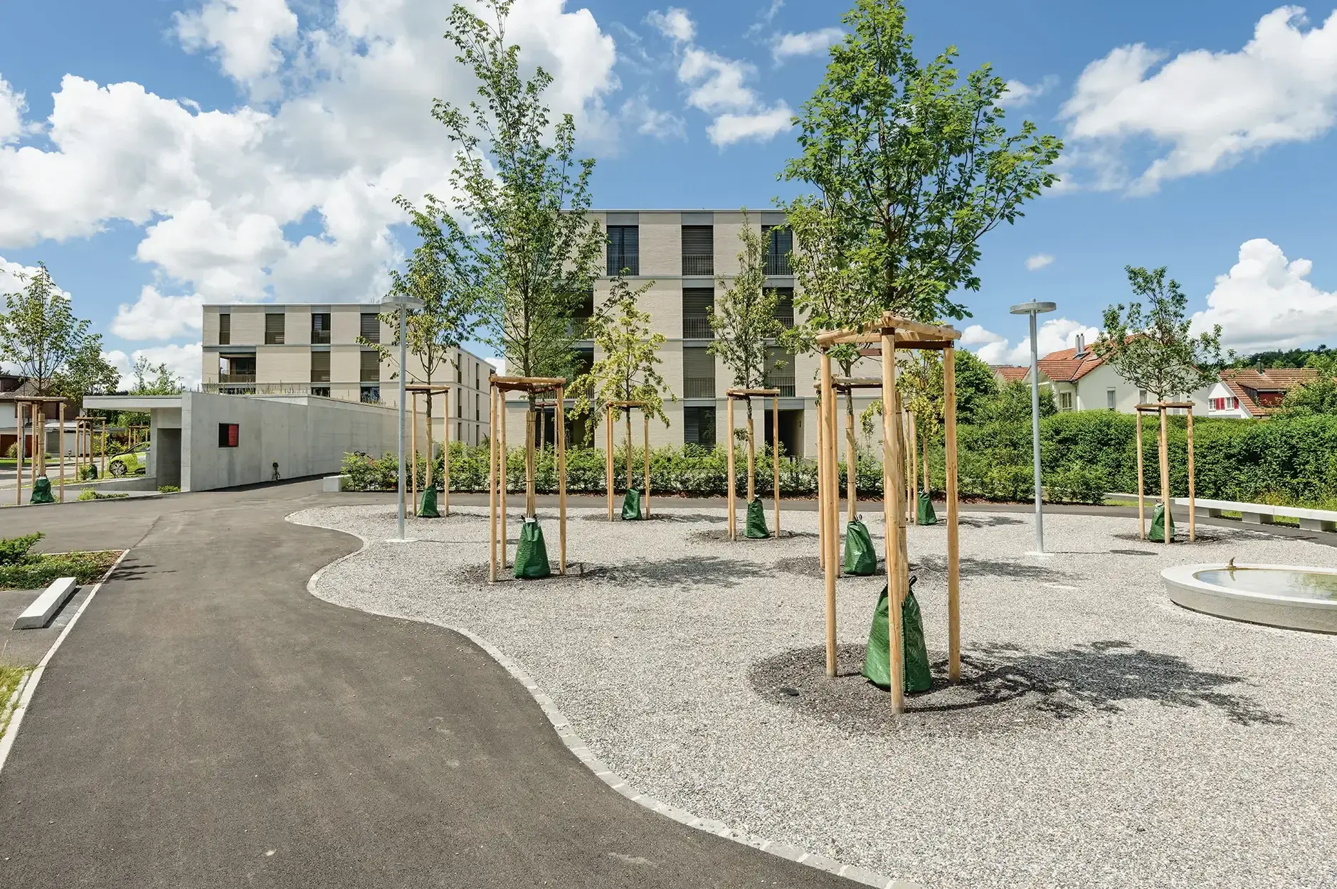 F44 Foto Aussen Fussgänger Park