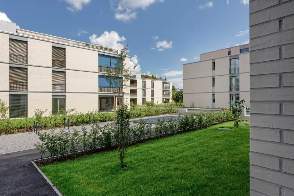 F44 Foto Aussen Erschliessung