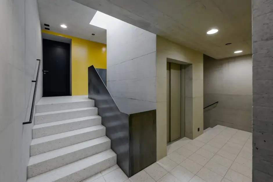 G62 Foto Innen Treppenhaus 01