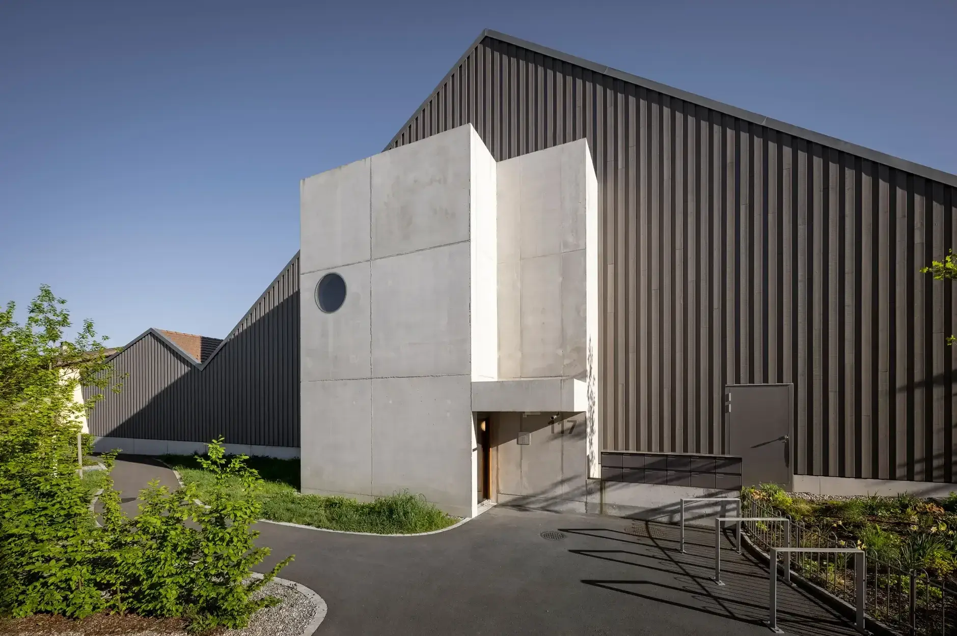 H31 B Foto Aussen Fassade Eingang