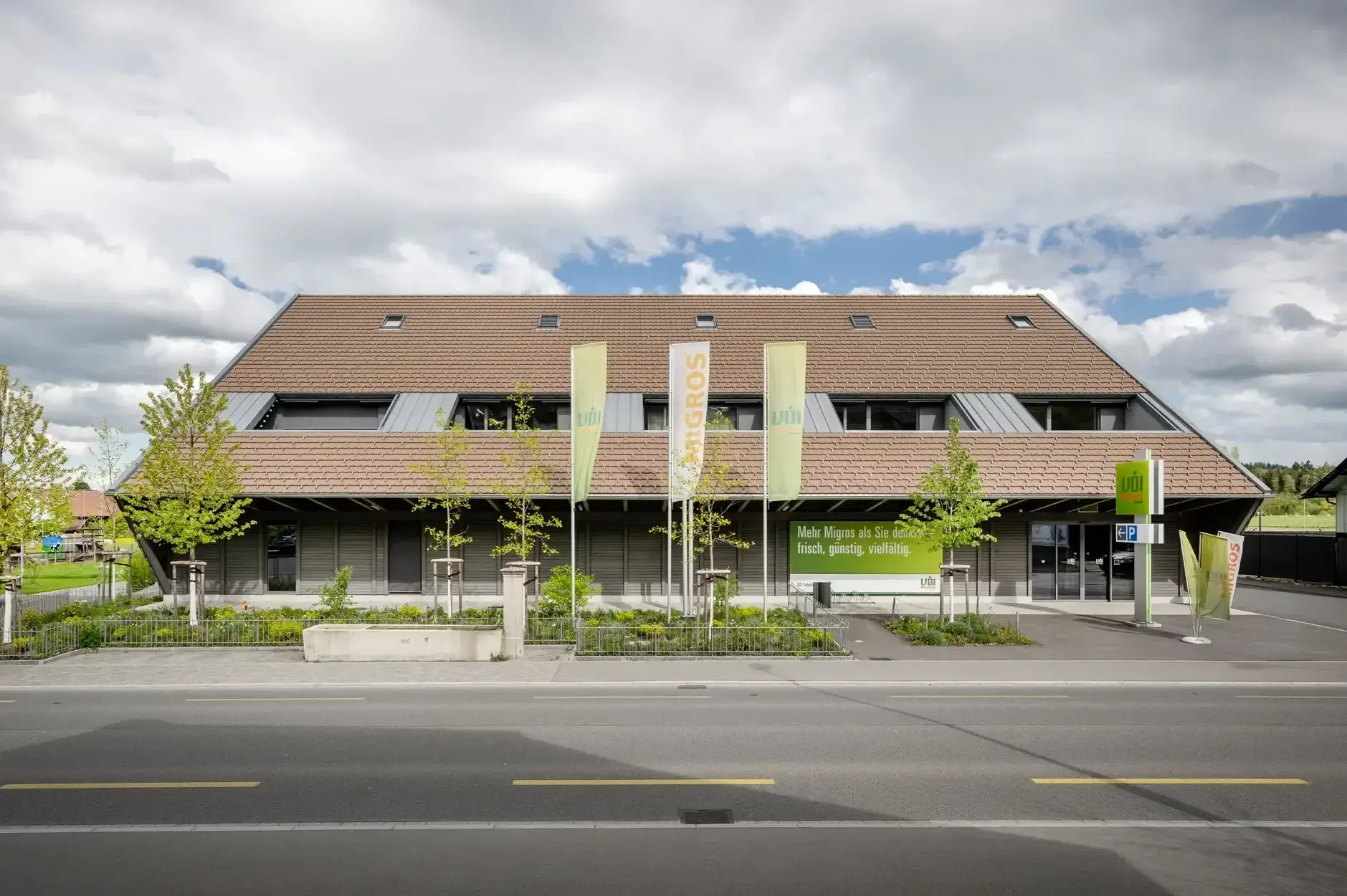 H31 B Foto Aussen Strasse Brunnen Frontal