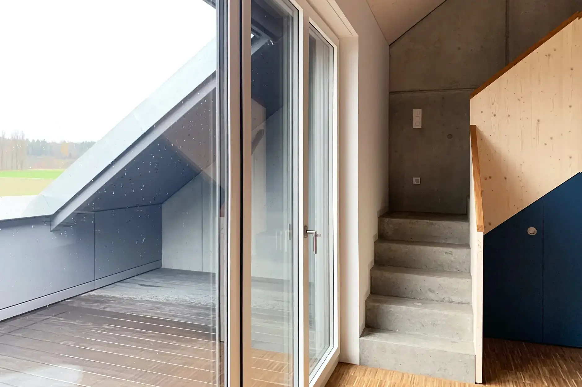 H31 B Foto Innen Balkon Treppe