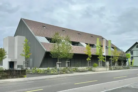 H31 B Foto Aussen Strasse 01