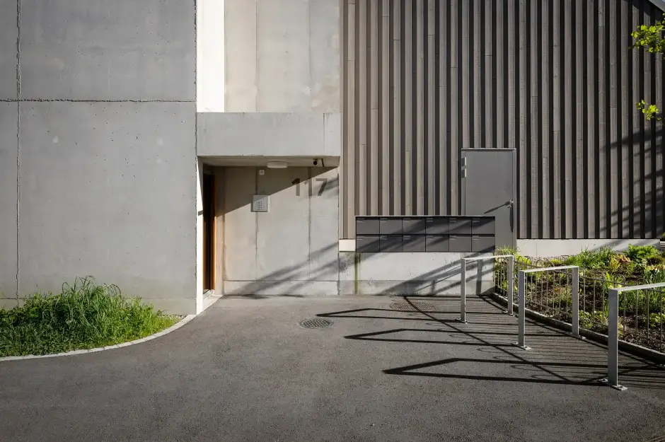 H31 B Foto Aussen Eingang Briefkästen