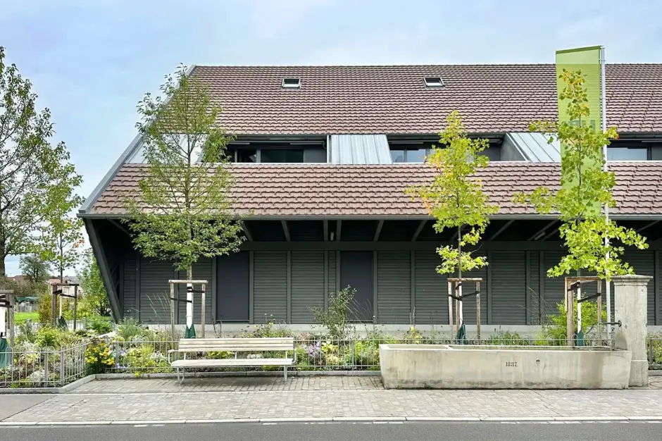 H31 B Foto Aussen Strasse 02