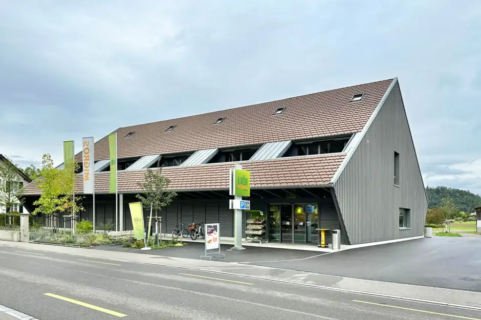 H31 B Foto Aussen Strasse 03