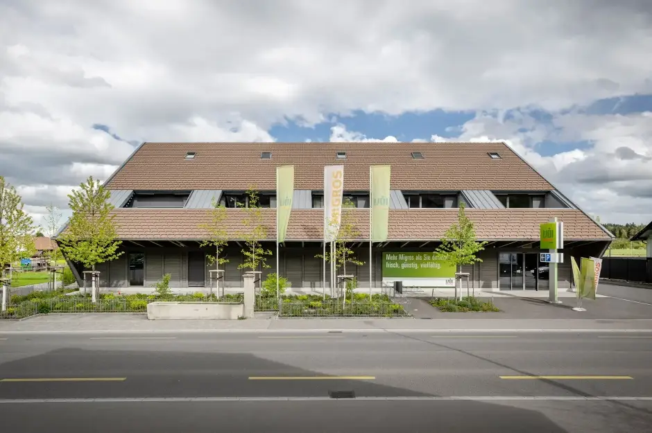 H31 B Foto Aussen Strasse Brunnen Frontal