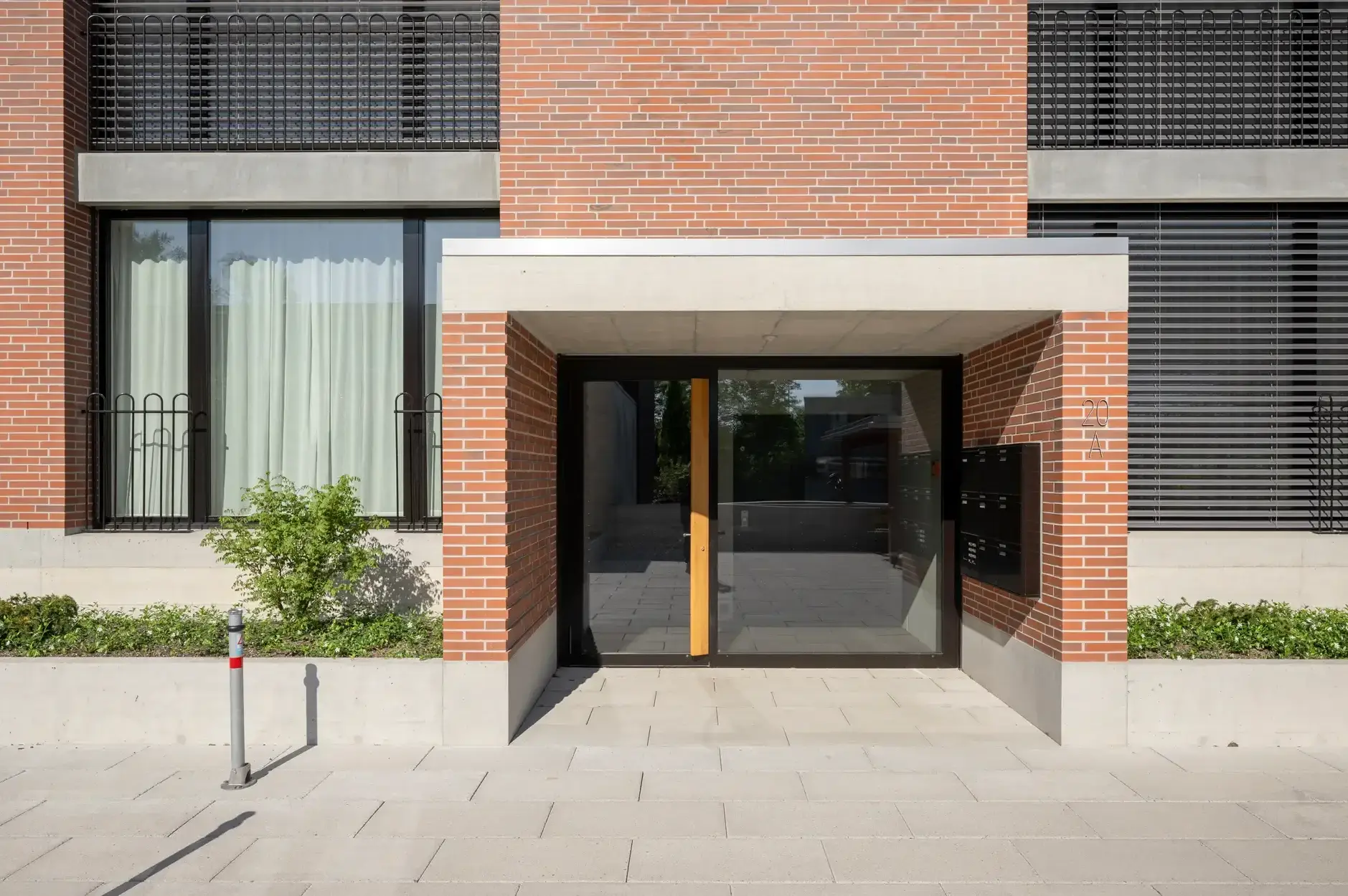 H37 Foto Aussen MFH Eingang 01