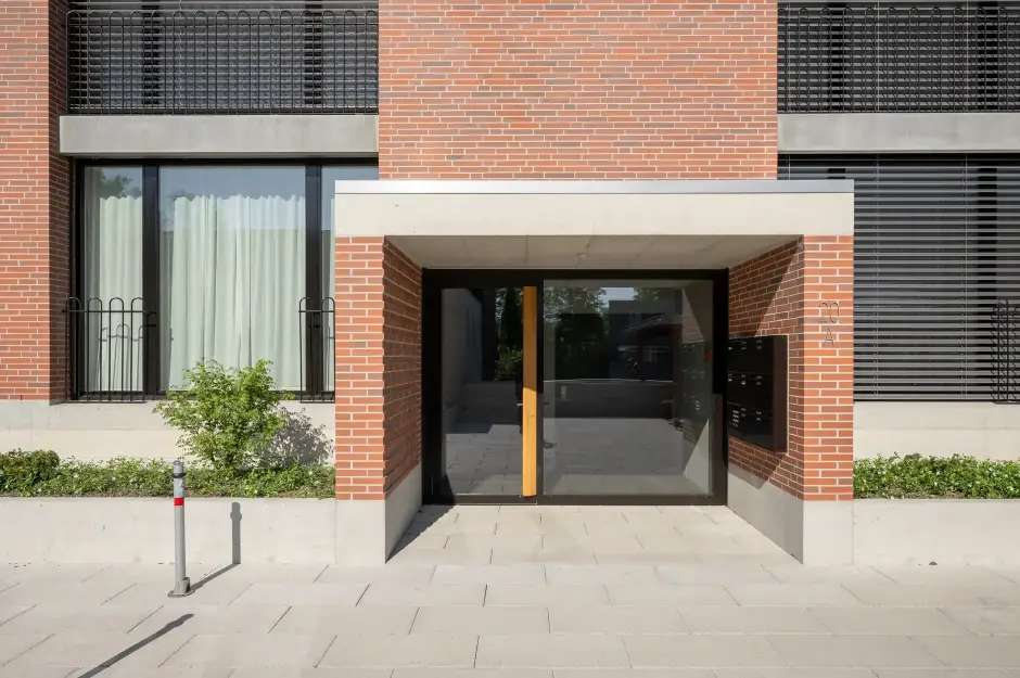 H37 Foto Aussen MFH Eingang 01